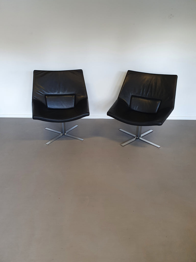 Leren, zware lounge stoelen. Breed 75 - hoog 87 - diep 70 cm. Prijs is voor de set.