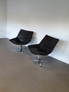 Leren, zware lounge stoelen. Breed 75 - hoog 87 - diep 70 cm. Prijs is voor de set.