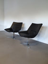 Leren, zware lounge stoelen. Breed 75 - hoog 87 - diep 70 cm. Prijs is voor de set.