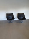 Leren, zware lounge stoelen. Breed 75 - hoog 87 - diep 70 cm. Prijs is voor de set.