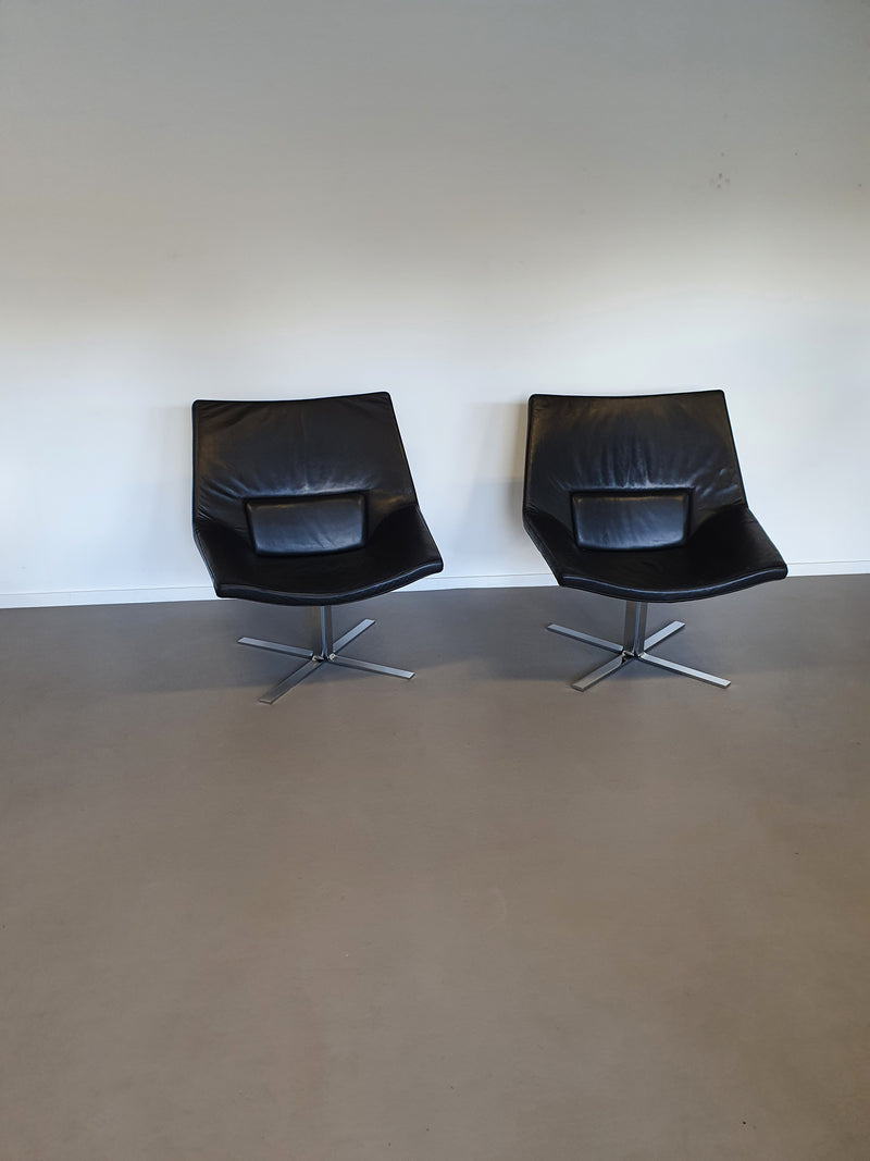 Leren, zware lounge stoelen. Breed 75 - hoog 87 - diep 70 cm. Prijs is voor de set.