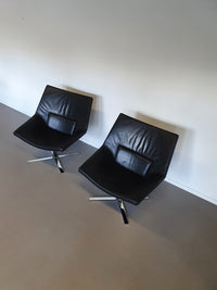 Leren, zware lounge stoelen. Breed 75 - hoog 87 - diep 70 cm. Prijs is voor de set.
