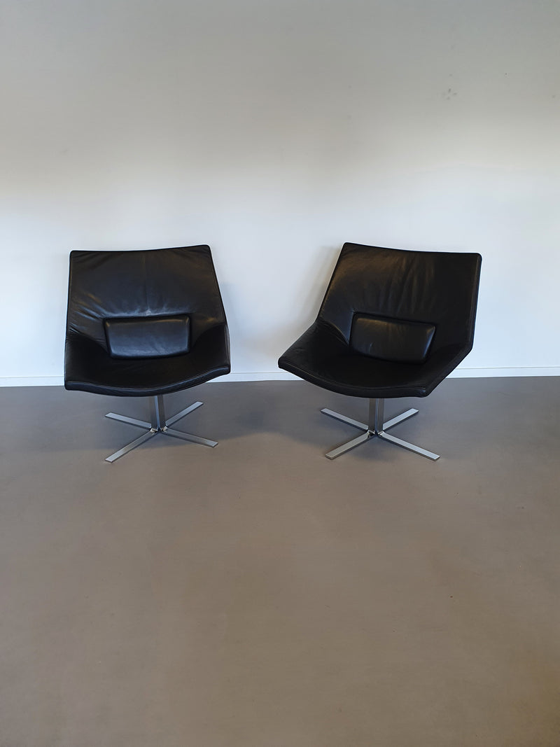 Leren, zware lounge stoelen. Breed 75 - hoog 87 - diep 70 cm. Prijs is voor de set.