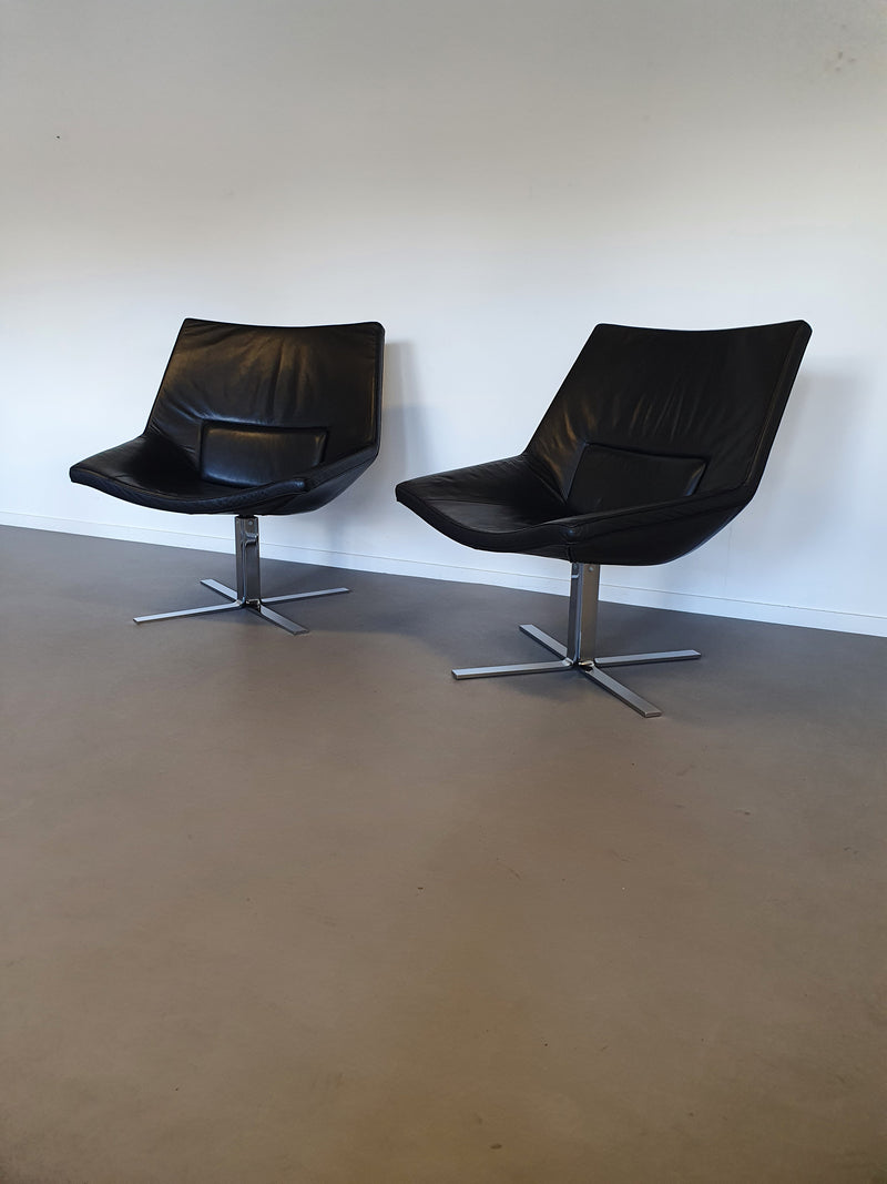 Leren, zware lounge stoelen. Breed 75 - hoog 87 - diep 70 cm. Prijs is voor de set.