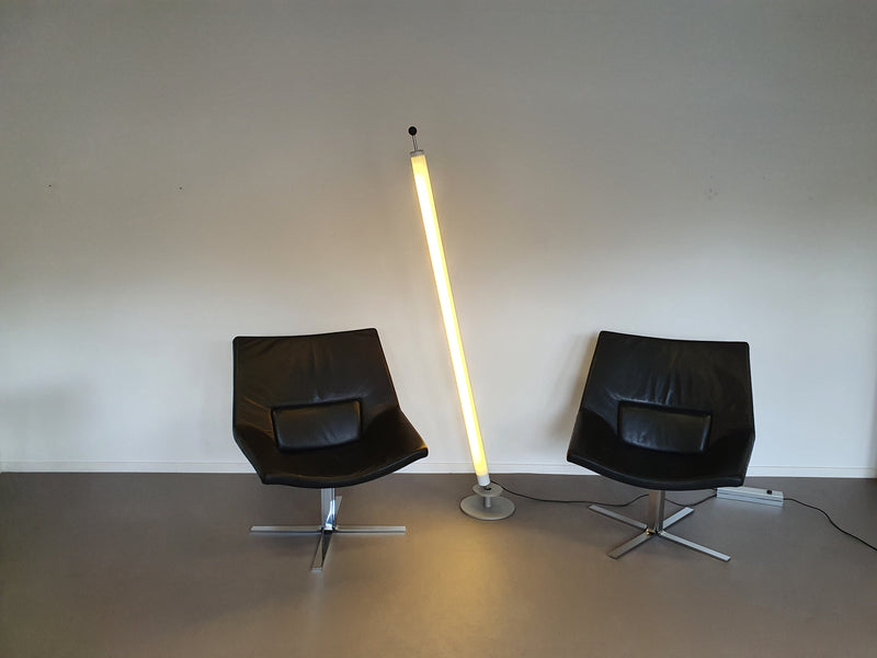 Leren, zware lounge stoelen. Breed 75 - hoog 87 - diep 70 cm. Prijs is voor de set.