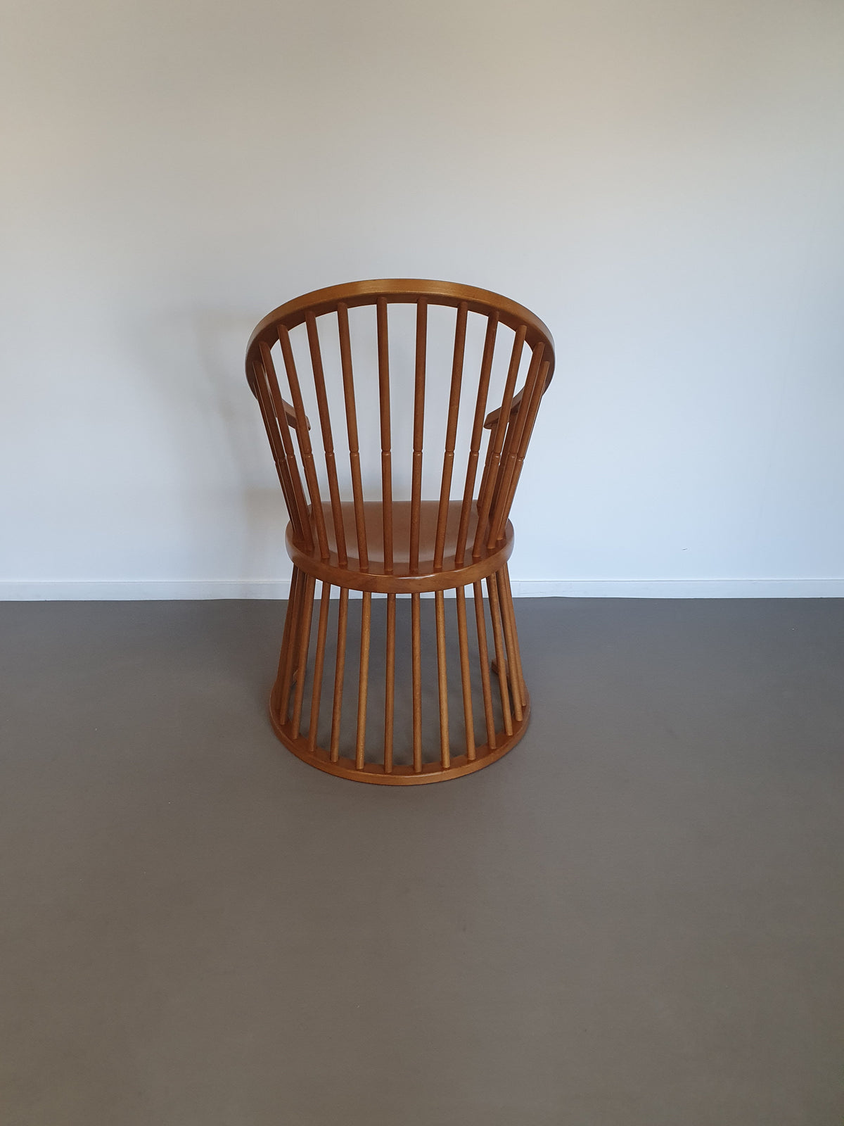 " Origineel uit de Oirschotse meubelmakerij "
Beautiful rare spindle chair 1970