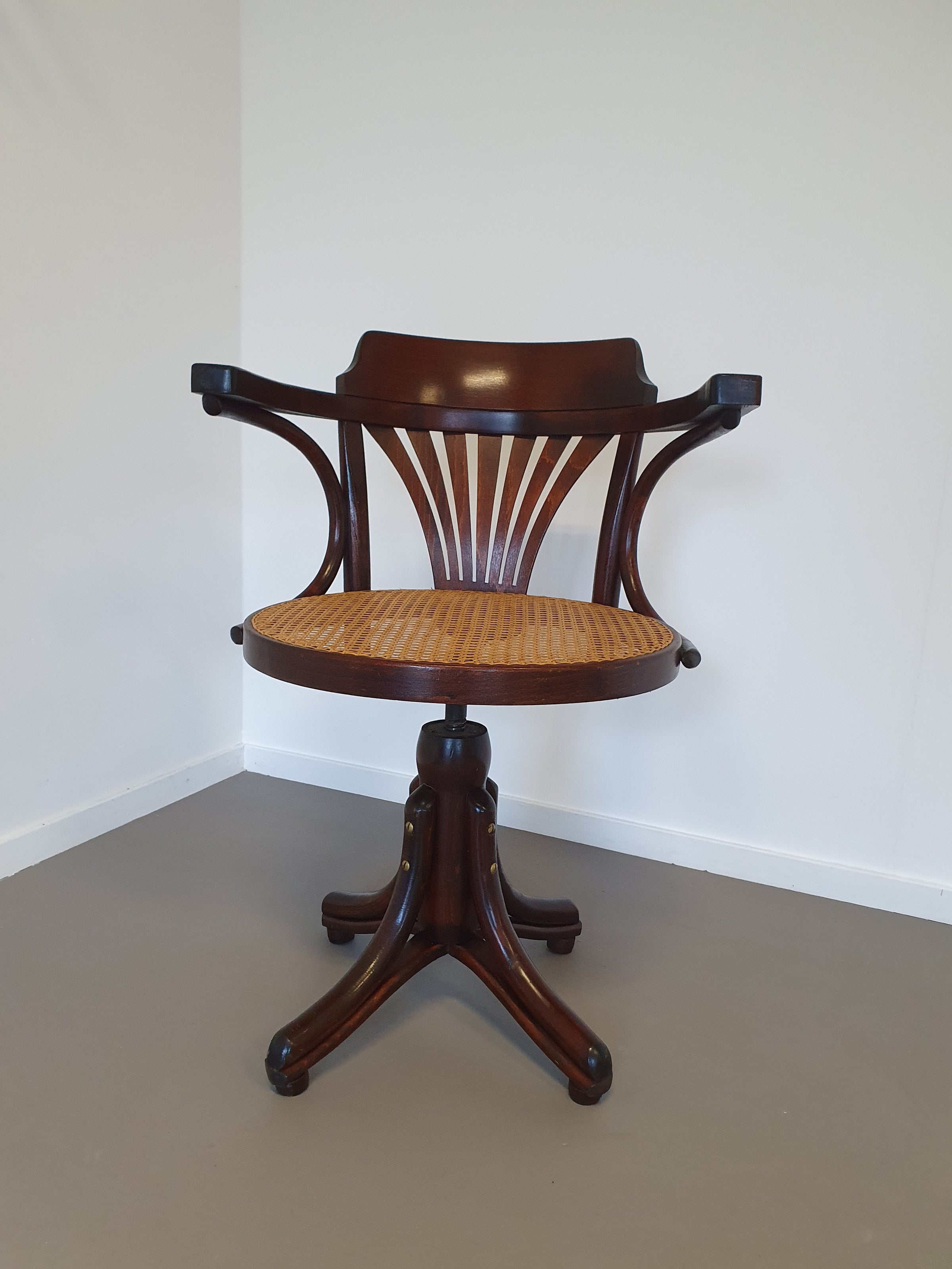 BENTWOOD, ADJUSTABLE, ROTATABLE OFFICE DESK CHAIR BY MICHAEL THONET FOR DREVOUNIA, 1950S