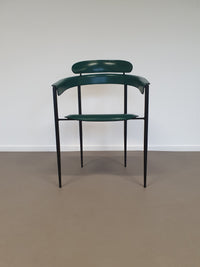Set van zes zeldzame groene leren stiletto stoelen van Arrben met zwart frame