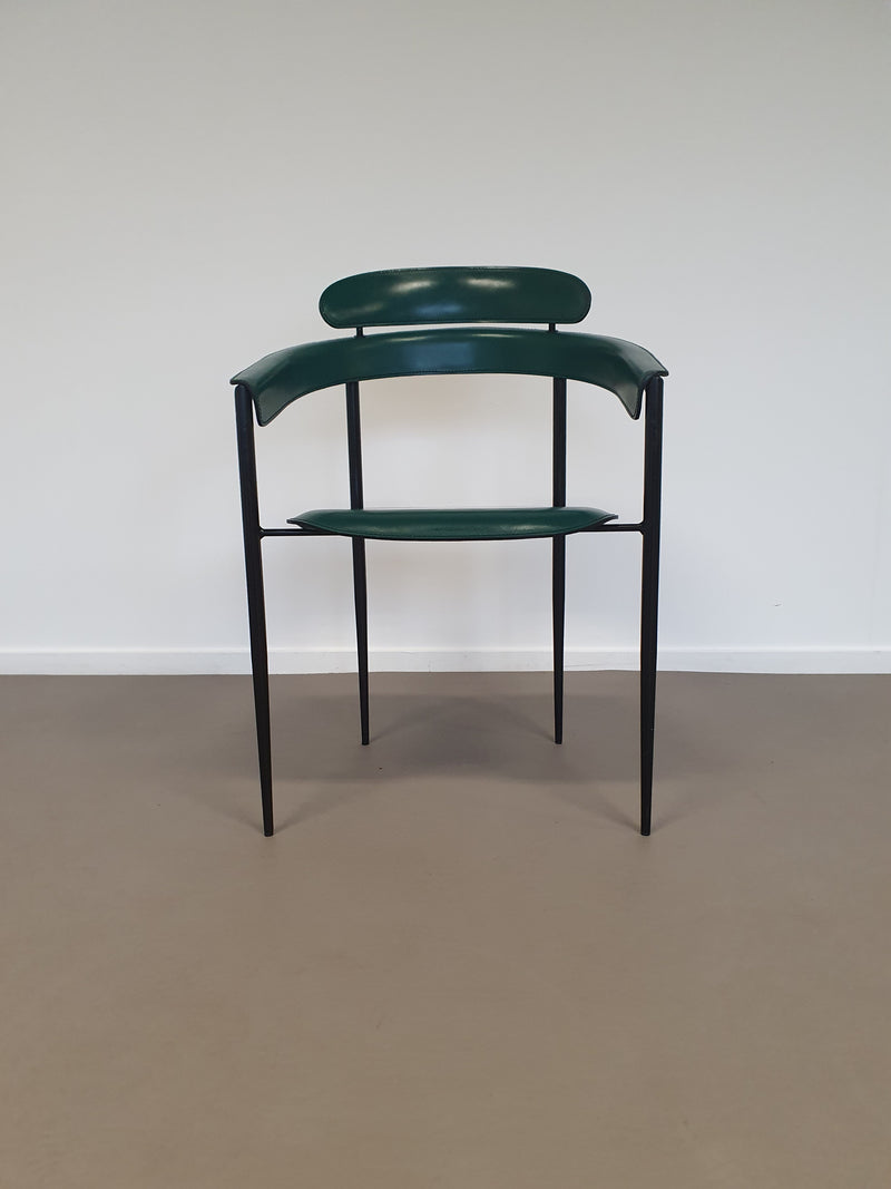 Set van zes zeldzame groene leren stiletto stoelen van Arrben met zwart frame