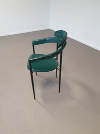 Set van zes zeldzame groene leren stiletto stoelen van Arrben met zwart frame