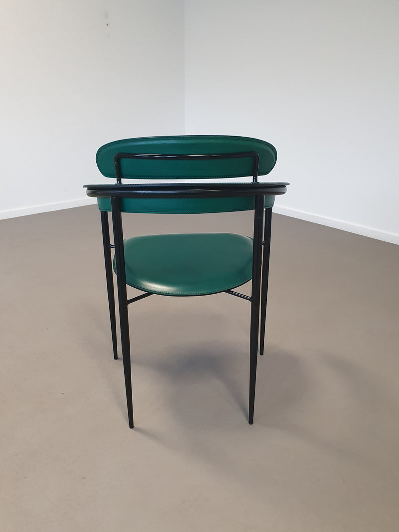 Set van zes zeldzame groene leren stiletto stoelen van Arrben met zwart frame