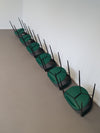 Set van zes zeldzame groene leren stiletto stoelen van Arrben met zwart frame