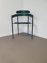 Set van zes zeldzame groene leren stiletto stoelen van Arrben met zwart frame