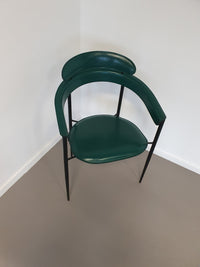 Set van zes zeldzame groene leren stiletto stoelen van Arrben met zwart frame