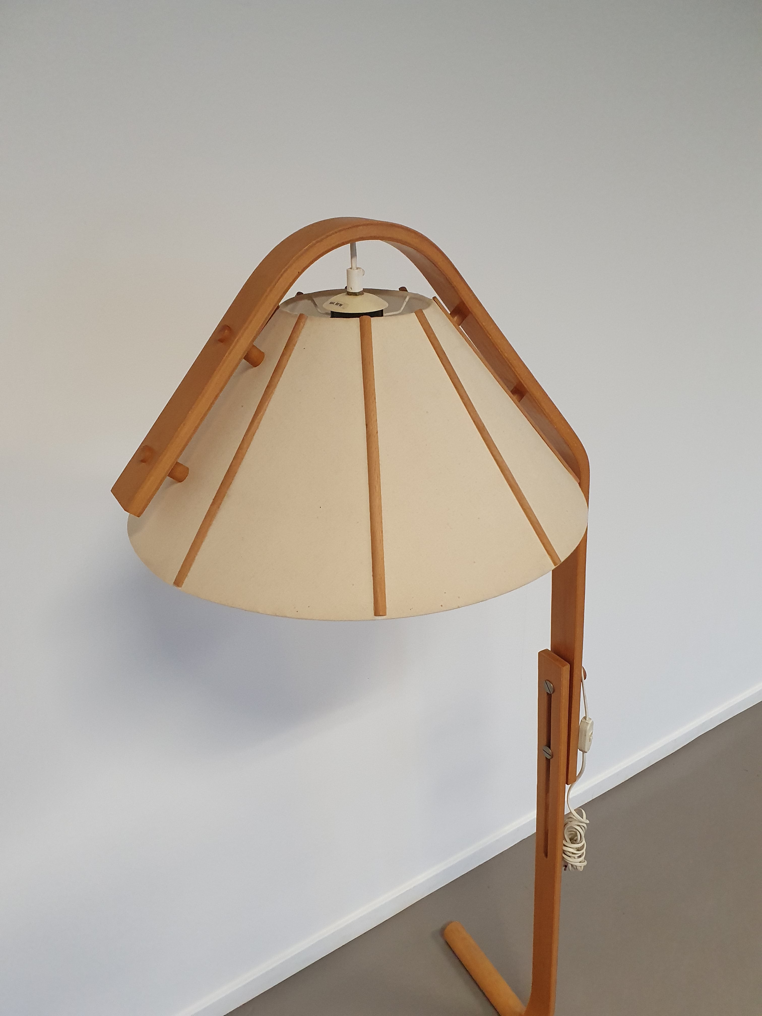 FLOOR LAMP BY JAN WICKELGREN FOR ANETA SWEDEN, 1970S – Logohuman