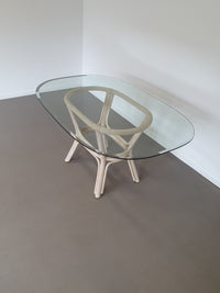 Bureau/tafel van gespleten riet.