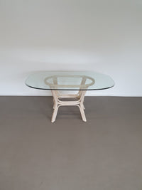 Bureau/tafel van gespleten riet.