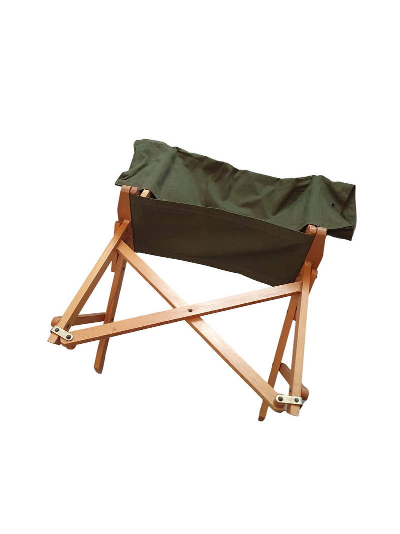 Praia opvouwbare stoel.
 Voor Gavina 1968.
 Hoogte 75 / breedte 57 / diepte 44 / zithoogte 40 cm